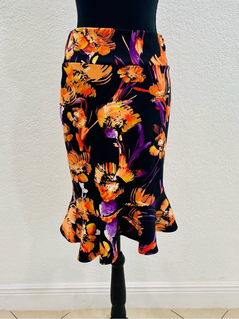 Thalia Sodi black floral knee-length skirt